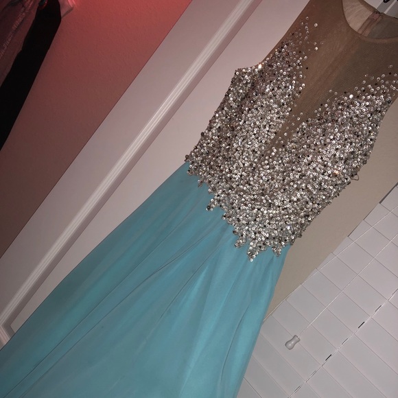 Beautiful Sparkly Formal/Prom Dress - Picture 5 of 7